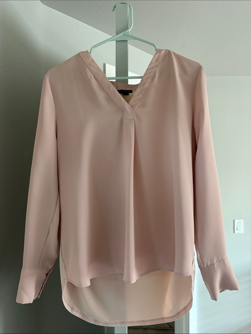 Ann Taylor Blush Pink V-Neck Long Sleeve Blouse